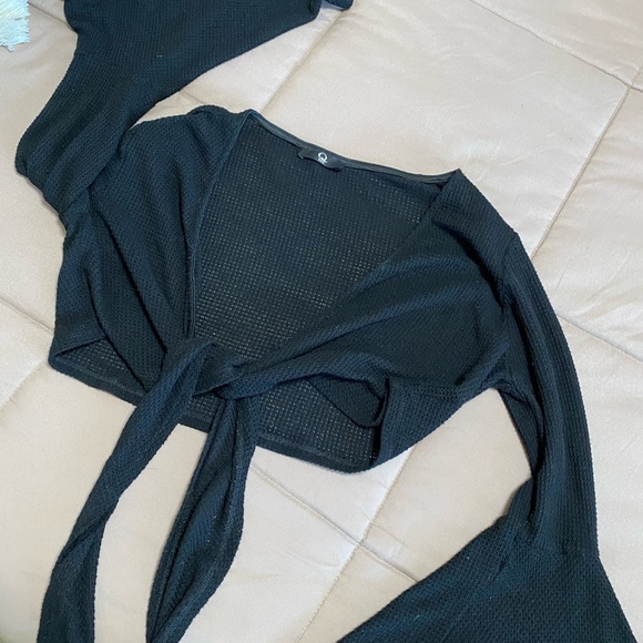 Black Front Tie Balloon Sleeve Top - Picture 1 of 3